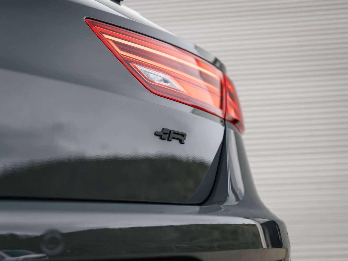 SEAT Leon ST 2.0 TSI CUPRA R 4DRIVE BLACKNESS GREY CARBON