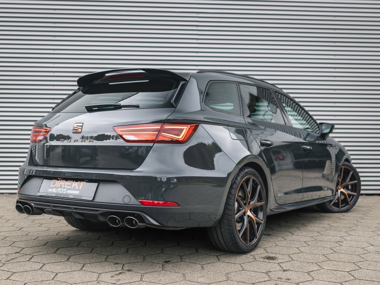 SEAT Leon ST 2.0 TSI CUPRA R 4DRIVE BLACKNESS GREY CARBON