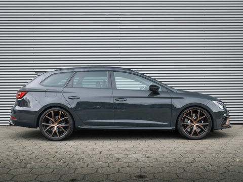 SEAT Leon ST 2.0 TSI CUPRA R 4DRIVE BLACKNESS GREY CARBON