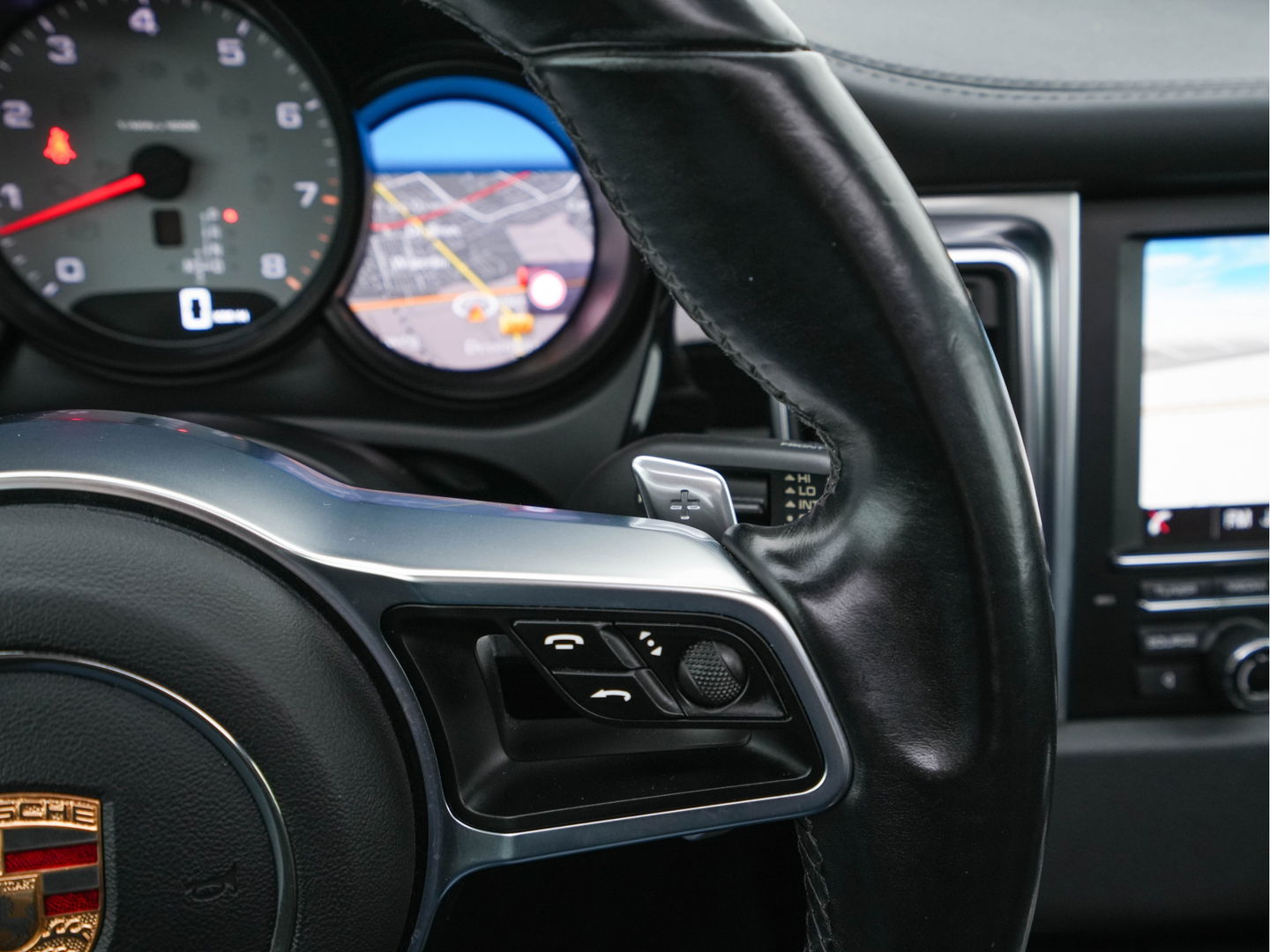 Porsche Macan 3.0 S Aut. *PANO | LEATHER | XENON | SPORT-CHRONO-PACK | MEMORY-PACK | BOSE-SOUND | AIR-SUSPENSION | HEATED-COMFORTSEATS | CAMERA | NAVI-FULLMAP | PRIVACY-GLASS | SHIFT-PADDLES | 21''ALU*