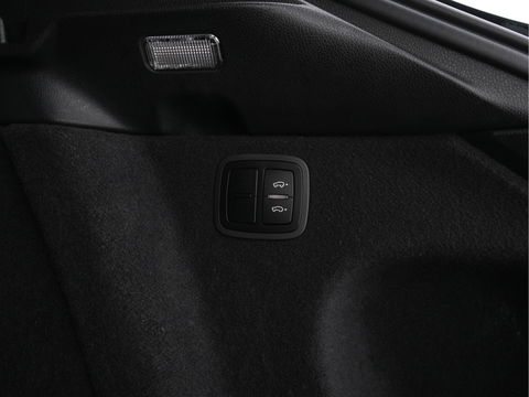 Porsche Macan 3.0 S Aut. *PANO | LEATHER | XENON | SPORT-CHRONO-PACK | MEMORY-PACK | BOSE-SOUND | AIR-SUSPENSION | HEATED-COMFORTSEATS | CAMERA | NAVI-FULLMAP | PRIVACY-GLASS | SHIFT-PADDLES | 21''ALU*