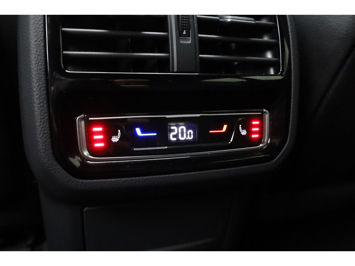 Volkswagen Arteon 1.4 TSI eHybrid R-Line Business | SOH 94.3% | Pano | Elek. Trekhaak | Memory | 360cam | Stoel- Stuurverw. | CarPlay