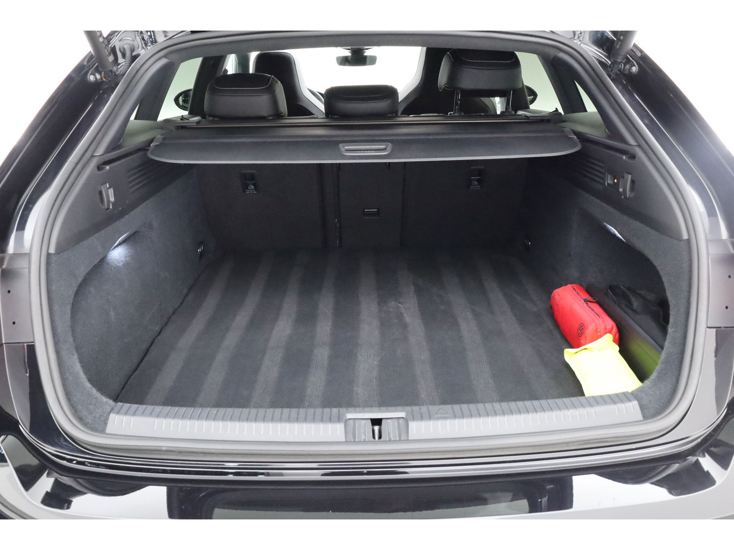 Volkswagen Arteon 1.4 TSI eHybrid R-Line Business | SOH 94.3% | Pano | Elek. Trekhaak | Memory | 360cam | Stoel- Stuurverw. | CarPlay