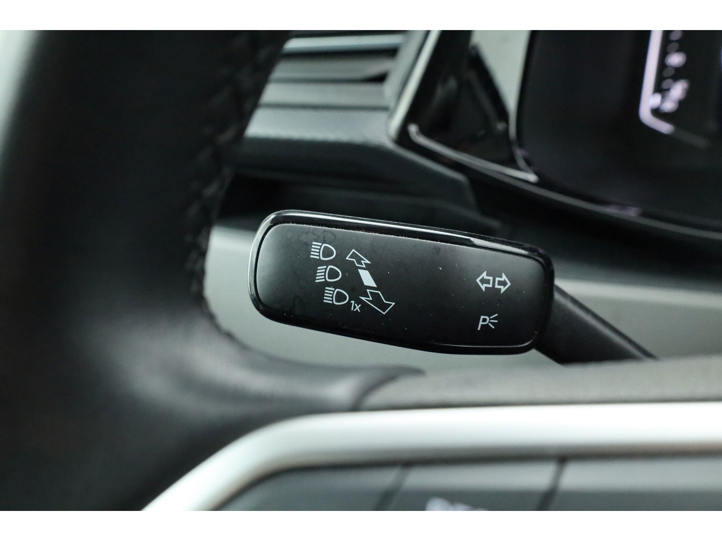 Volkswagen Transporter 2.0 TDI L2H1 32 DC Comfortline | Trekhaak | Adapt. Cruise | Camera | Apple CarPlay & Android auto | Leder | DAB