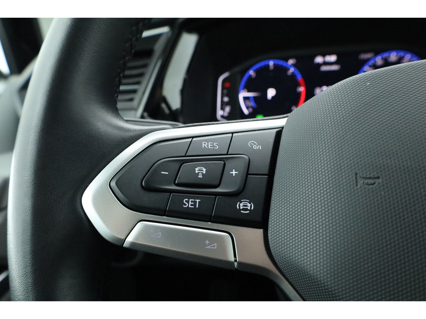 Volkswagen Transporter 2.0 TDI L2H1 32 DC Comfortline | Trekhaak | Adapt. Cruise | Camera | Apple CarPlay & Android auto | Leder | DAB