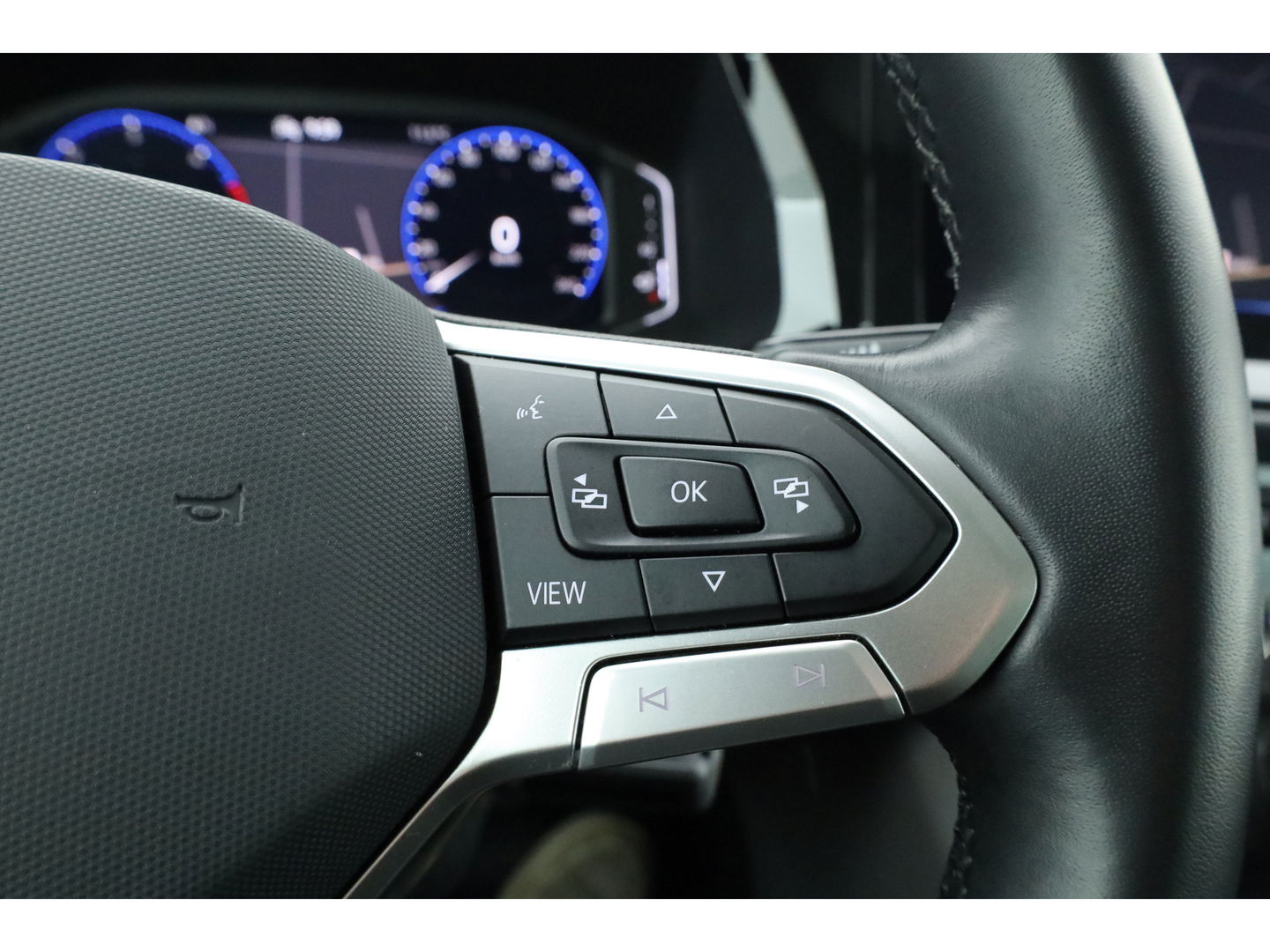 Volkswagen Transporter 2.0 TDI L2H1 32 DC Comfortline | Trekhaak | Adapt. Cruise | Camera | Apple CarPlay & Android auto | Leder | DAB