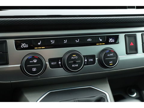 Volkswagen Transporter 2.0 TDI L2H1 32 DC Comfortline | Trekhaak | Adapt. Cruise | Camera | Apple CarPlay & Android auto | Leder | DAB