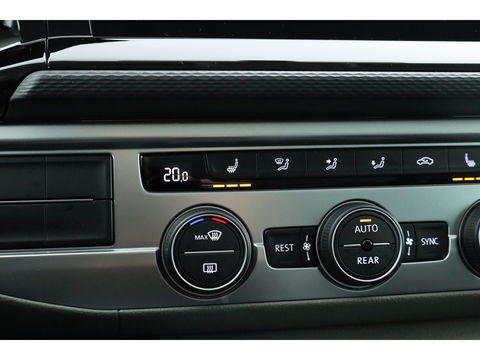 Volkswagen Transporter 2.0 TDI L2H1 32 DC Comfortline | Trekhaak | Adapt. Cruise | Camera | Apple CarPlay & Android auto | Leder | DAB