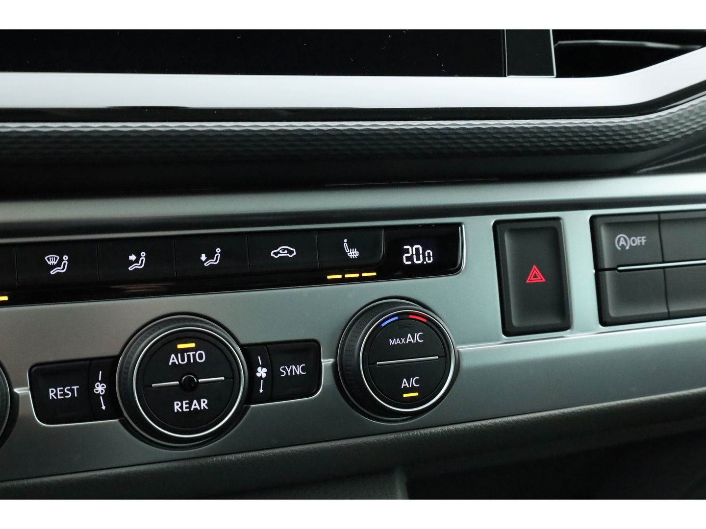 Volkswagen Transporter 2.0 TDI L2H1 32 DC Comfortline | Trekhaak | Adapt. Cruise | Camera | Apple CarPlay & Android auto | Leder | DAB