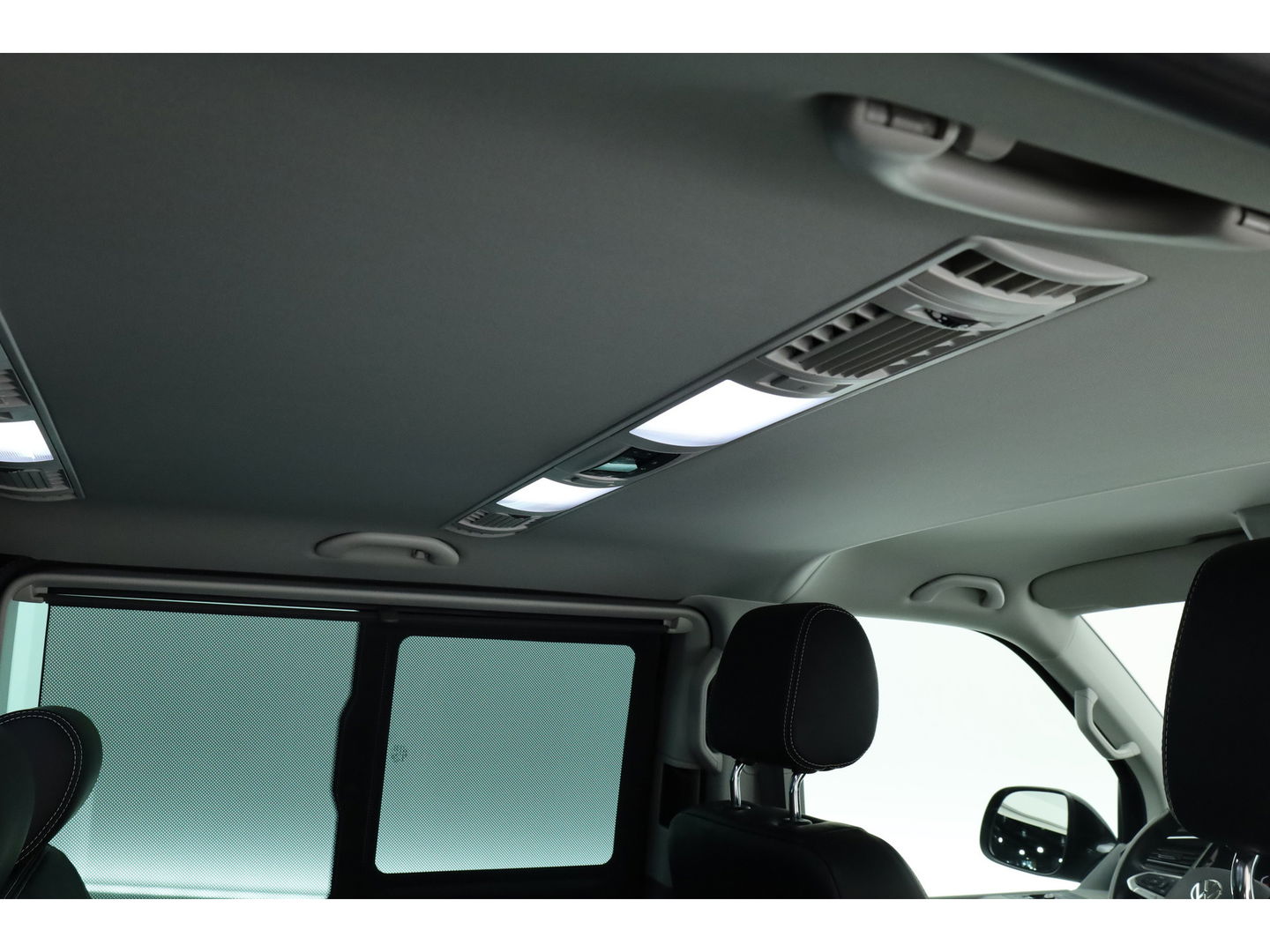 Volkswagen Transporter 2.0 TDI L2H1 32 DC Comfortline | Trekhaak | Adapt. Cruise | Camera | Apple CarPlay & Android auto | Leder | DAB