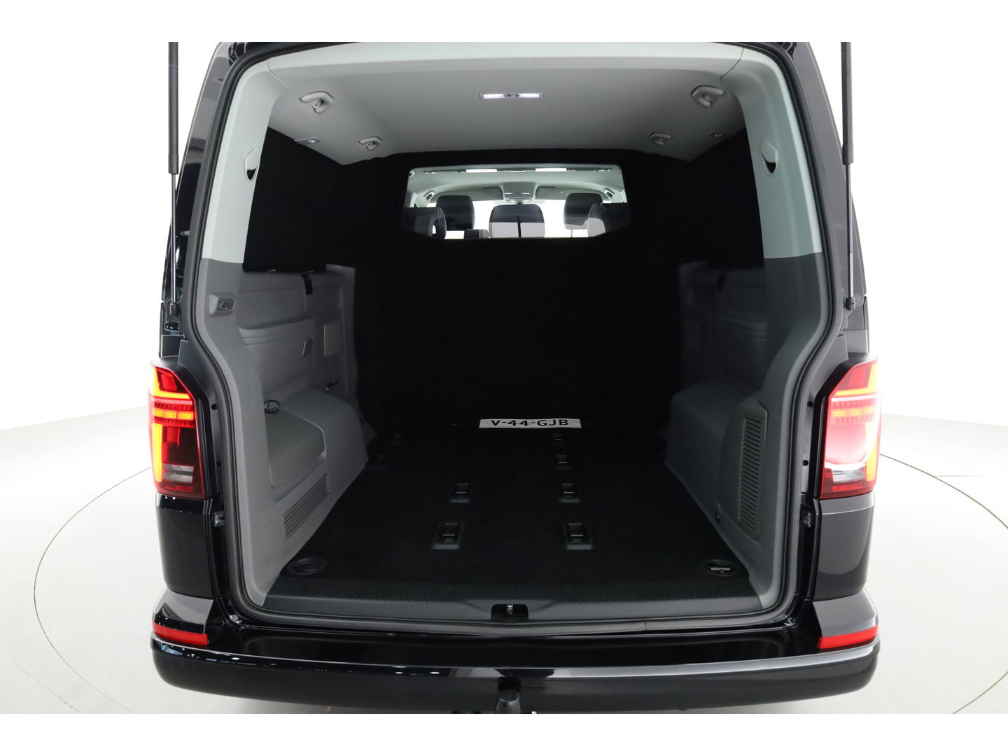 Volkswagen Transporter 2.0 TDI L2H1 32 DC Comfortline | Trekhaak | Adapt. Cruise | Camera | Apple CarPlay & Android auto | Leder | DAB