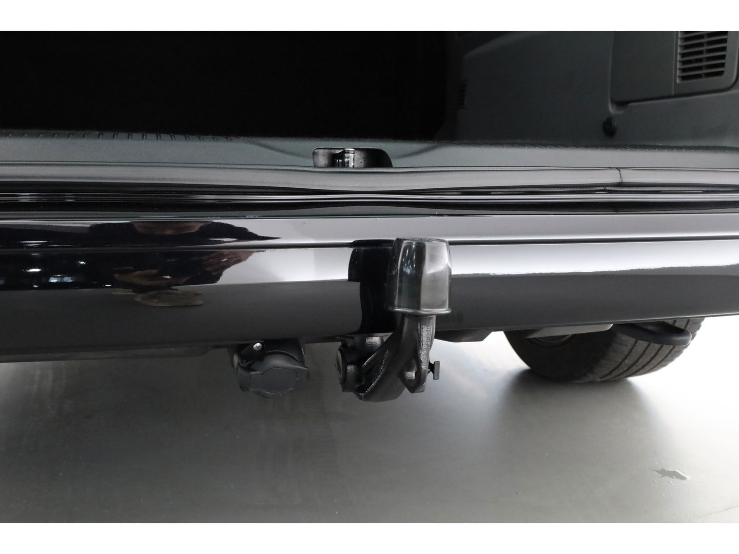 Volkswagen Transporter 2.0 TDI L2H1 32 DC Comfortline | Trekhaak | Adapt. Cruise | Camera | Apple CarPlay & Android auto | Leder | DAB