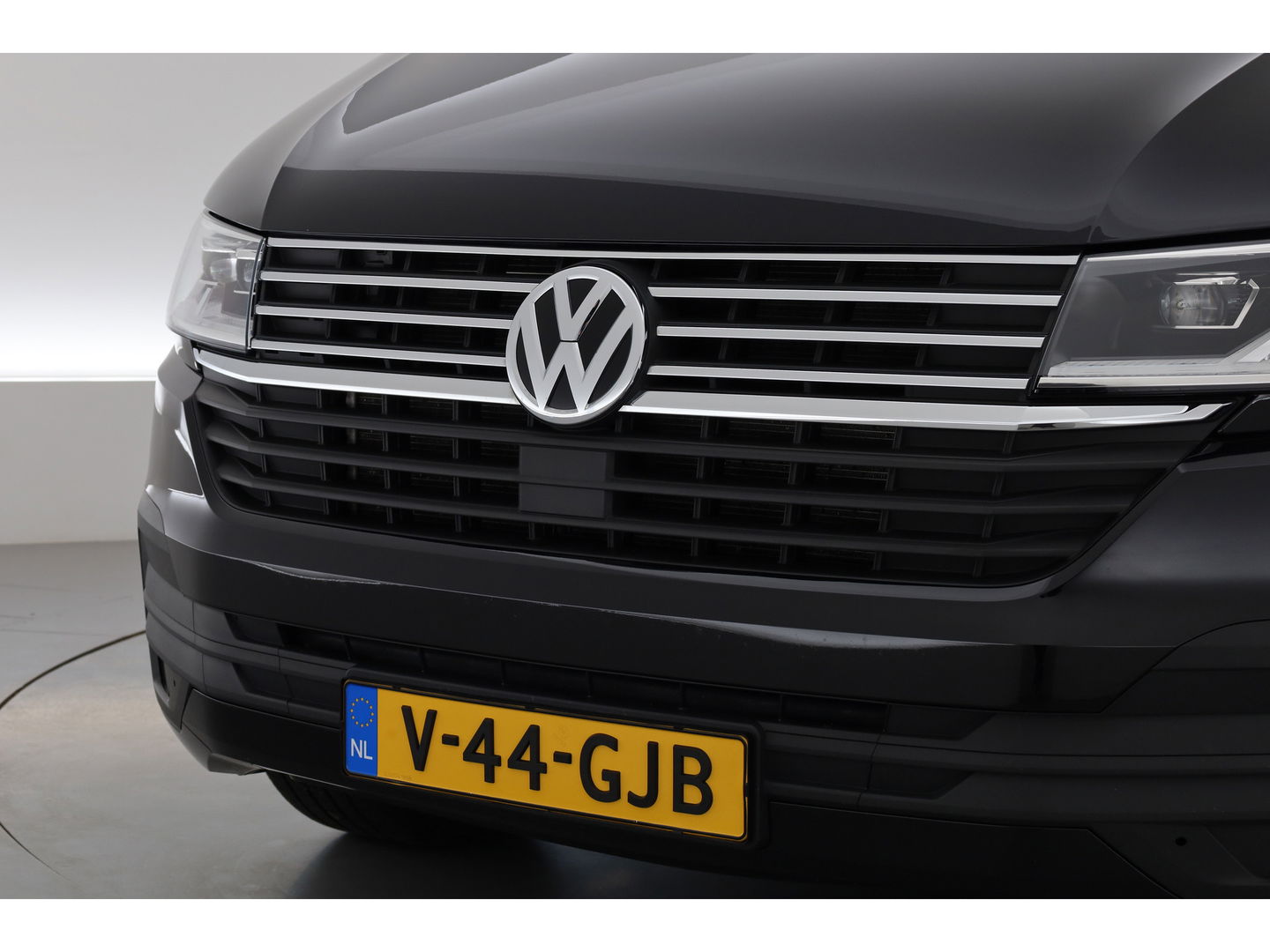 Volkswagen Transporter 2.0 TDI L2H1 32 DC Comfortline | Trekhaak | Adapt. Cruise | Camera | Apple CarPlay & Android auto | Leder | DAB