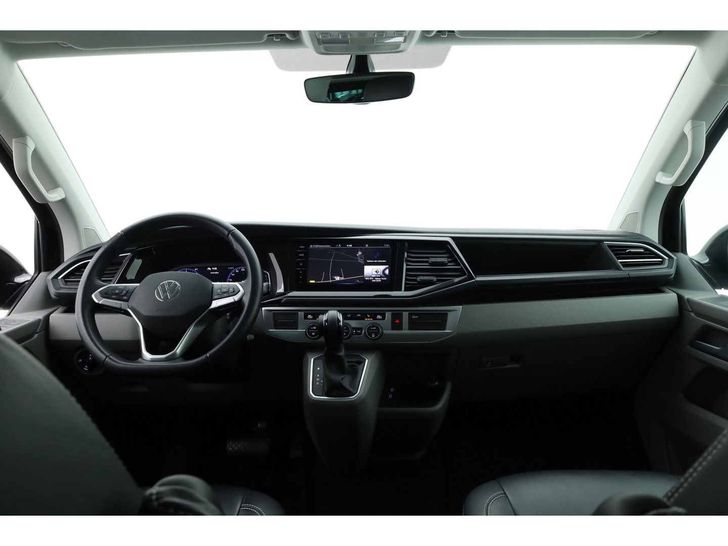 Volkswagen Transporter 2.0 TDI L2H1 32 DC Comfortline | Trekhaak | Adapt. Cruise | Camera | Apple CarPlay & Android auto | Leder | DAB