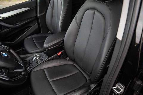 BMW X1 xDrive25e Executive CAMERA / CARPLAY / AUTOMAAT / LEDER / LED / CRUISE CONTROLE / STOELVERWARMING