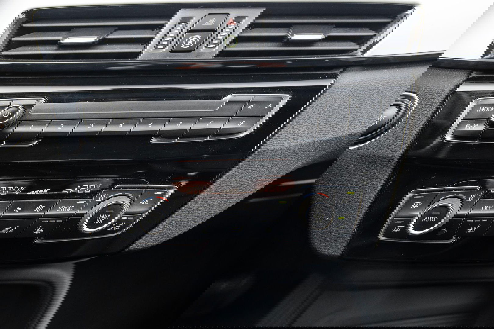 BMW X1 xDrive25e Executive CAMERA / CARPLAY / AUTOMAAT / LEDER / LED / CRUISE CONTROLE / STOELVERWARMING