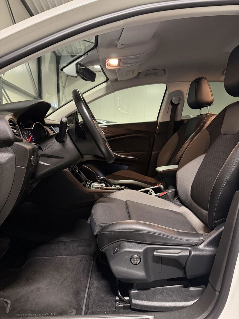 Opel Grandland X 1.6 Turbo Hybrid Elegance Carplay Camera