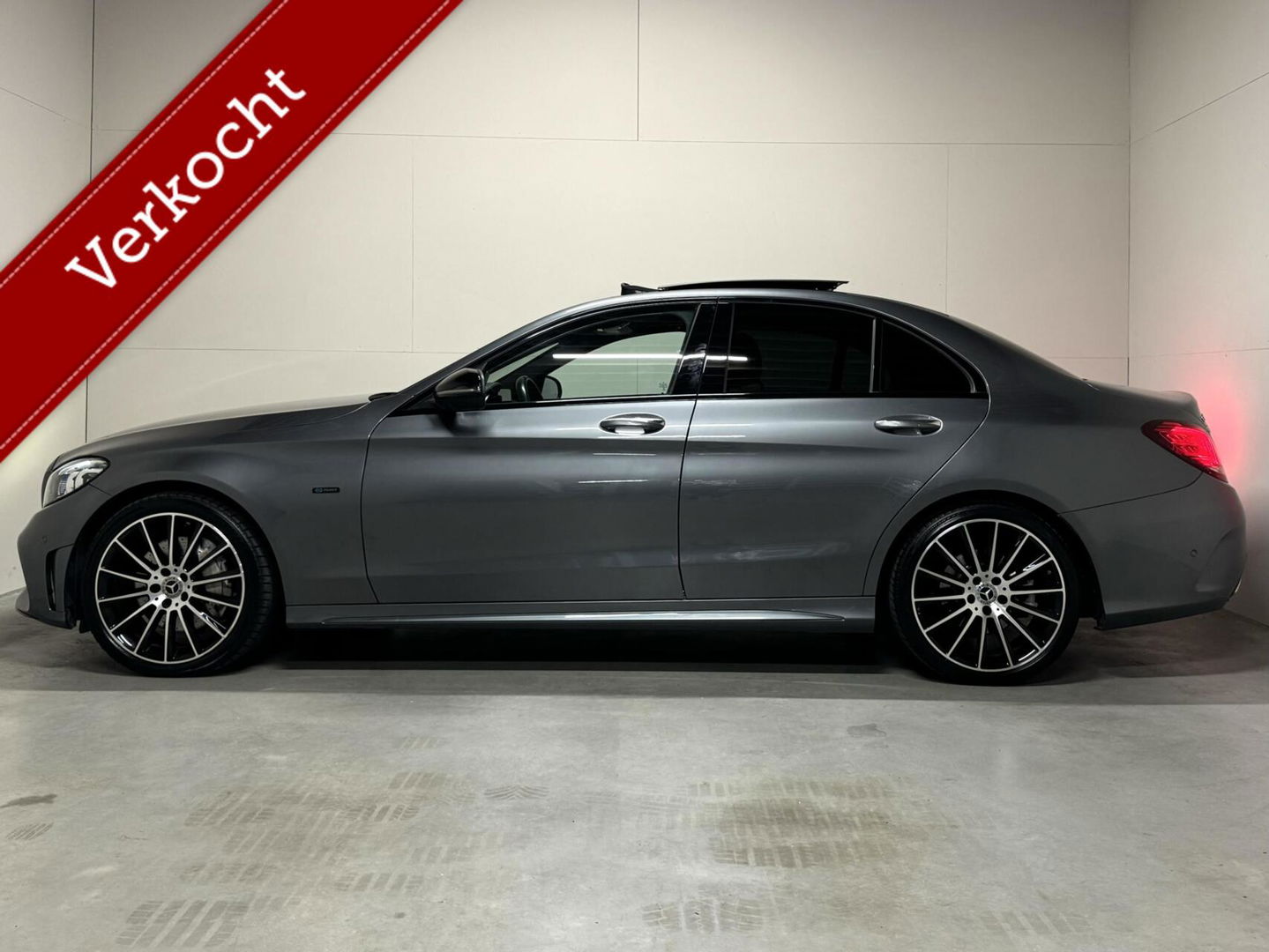 Mercedes-Benz C-Klasse 300e 4MATIC AMG Pano Burmester 360° Luchtvering