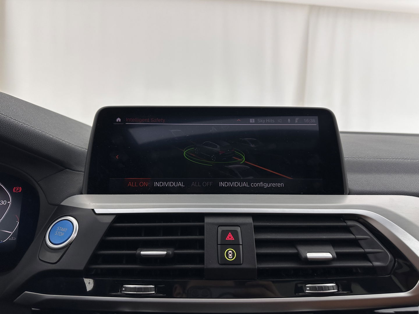 BMW iX3 High Executive 80 kWh [ 3-Fase-11kW ] {SOH-96%} (INCL-BTW) Aut. *PANO | LEATHER | HARMAN/KARDON | FULL-LED | BLINDSPOT | MEMORY-PACK | DIGI-COCKPIT | HEATED-SPORTSEATS | KEYLESS | TOPVIEW | DAB+ | NAVI-FULLMAP | HEAD-UP | PRIVACY-GLASS |