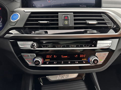 BMW iX3 High Executive 80 kWh [ 3-Fase-11kW ] {SOH-96%} (INCL-BTW) Aut. *PANO | LEATHER | HARMAN/KARDON | FULL-LED | BLINDSPOT | MEMORY-PACK | DIGI-COCKPIT | HEATED-SPORTSEATS | KEYLESS | TOPVIEW | DAB+ | NAVI-FULLMAP | HEAD-UP | PRIVACY-GLASS |