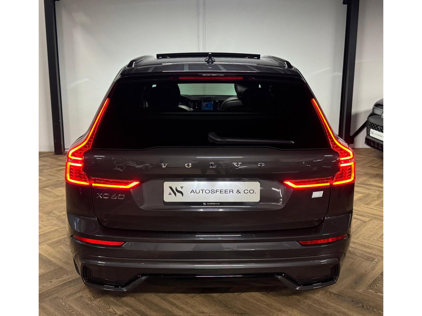Volvo XC60 2.0 T6 Plug-in hybrid AWD R-Design PANO KEYLESS