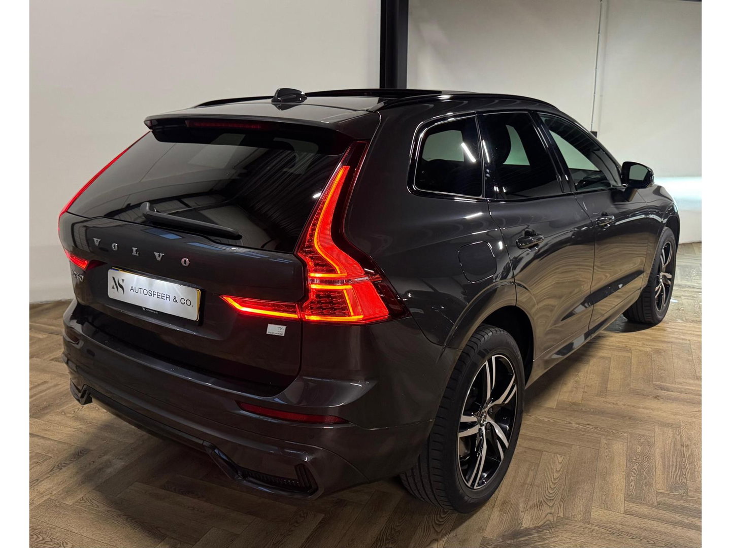 Volvo XC60 2.0 T6 Plug-in hybrid AWD R-Design PANO KEYLESS