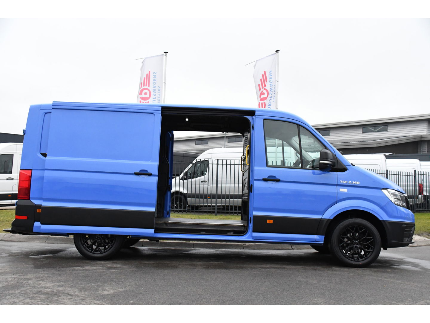 MAN TGE 2.0 L3H2 PB Edition Adaptieve Cruise, Camera, Carplay, LED, 2 x Schuifdeur, Trekhaak, multimedia, 140pk, Automaat, Uniek!