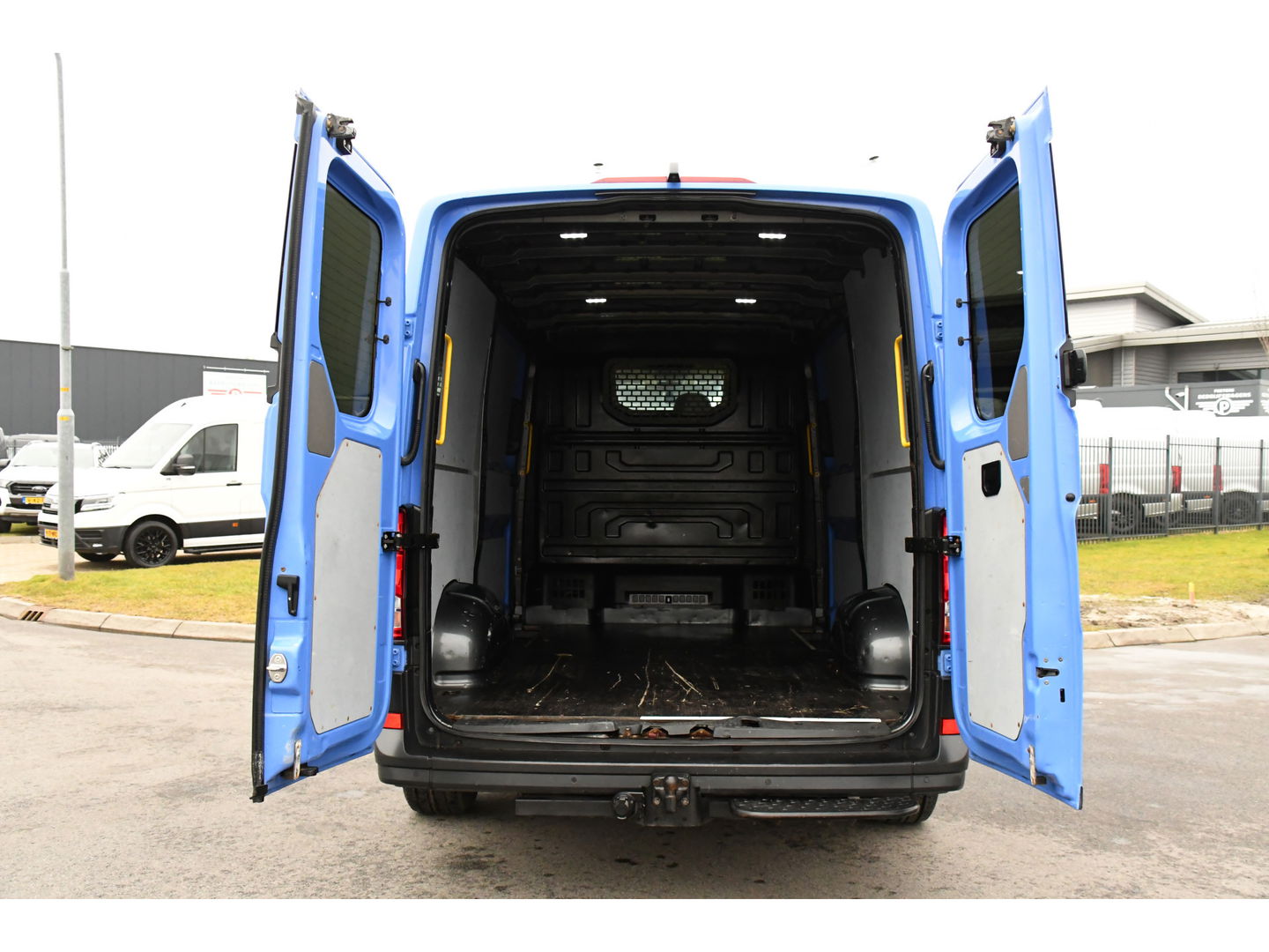 MAN TGE 2.0 L3H2 PB Edition Adaptieve Cruise, Camera, Carplay, LED, 2 x Schuifdeur, Trekhaak, multimedia, 140pk, Automaat, Uniek!