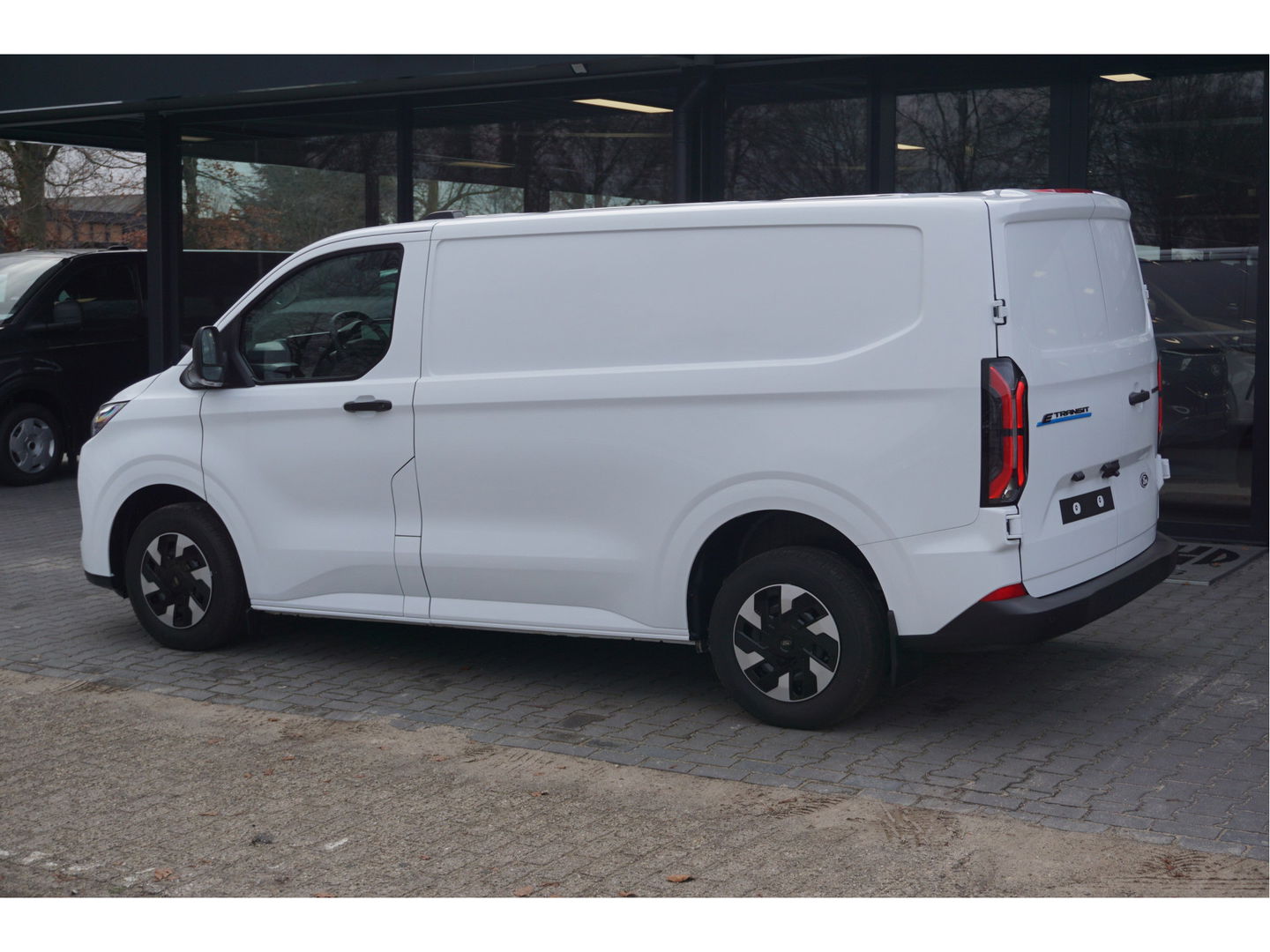 Ford Transit Custom Trend Elek. 64KWH 218PK Trend AUT BPM VRIJ!! Apple CP / Android A, LED, 2300KG Trekgewicht NR. EC04