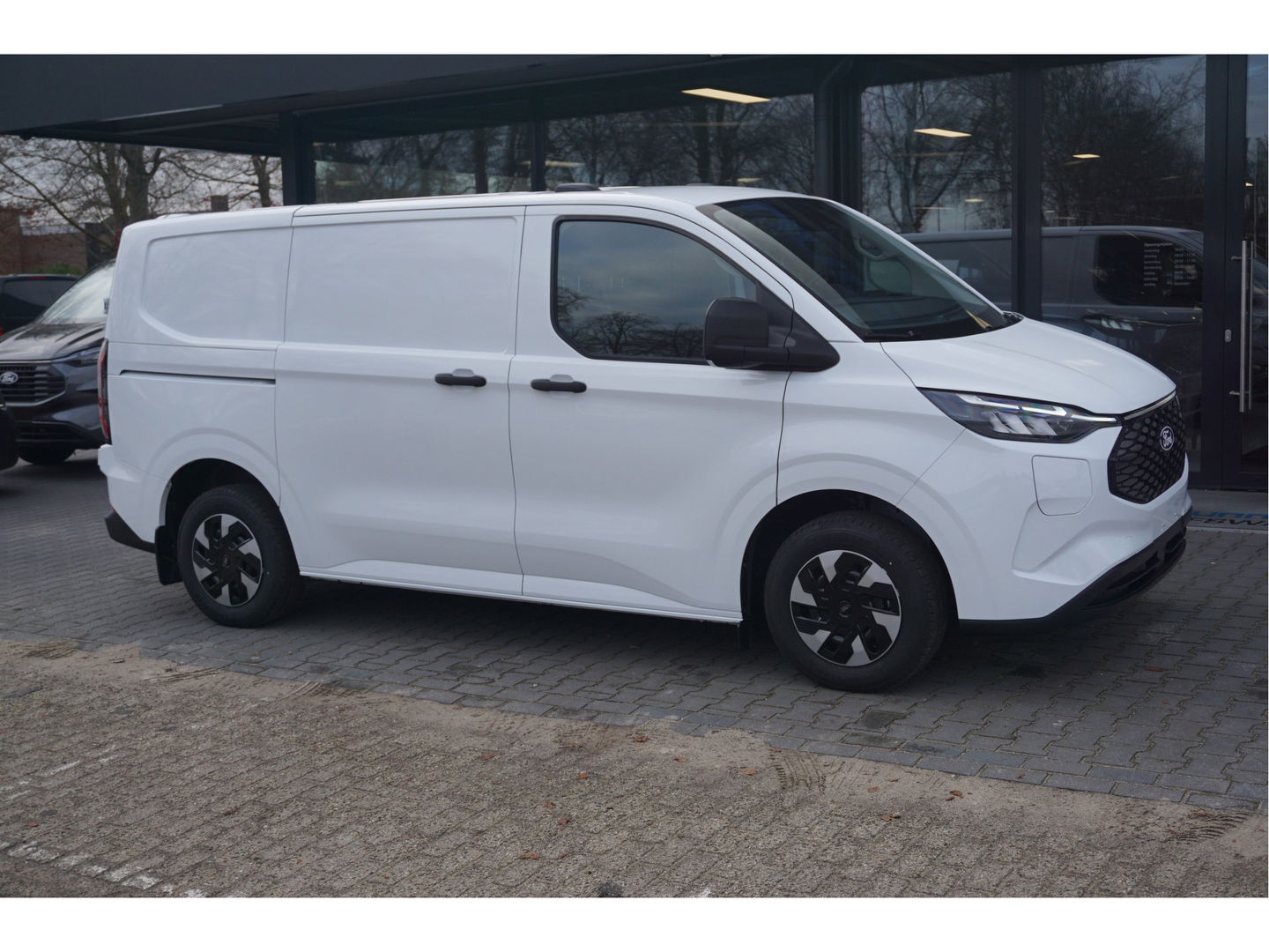 Ford Transit Custom Trend Elek. 64KWH 218PK Trend AUT BPM VRIJ!! Apple CP / Android A, LED, 2300KG Trekgewicht NR. EC03