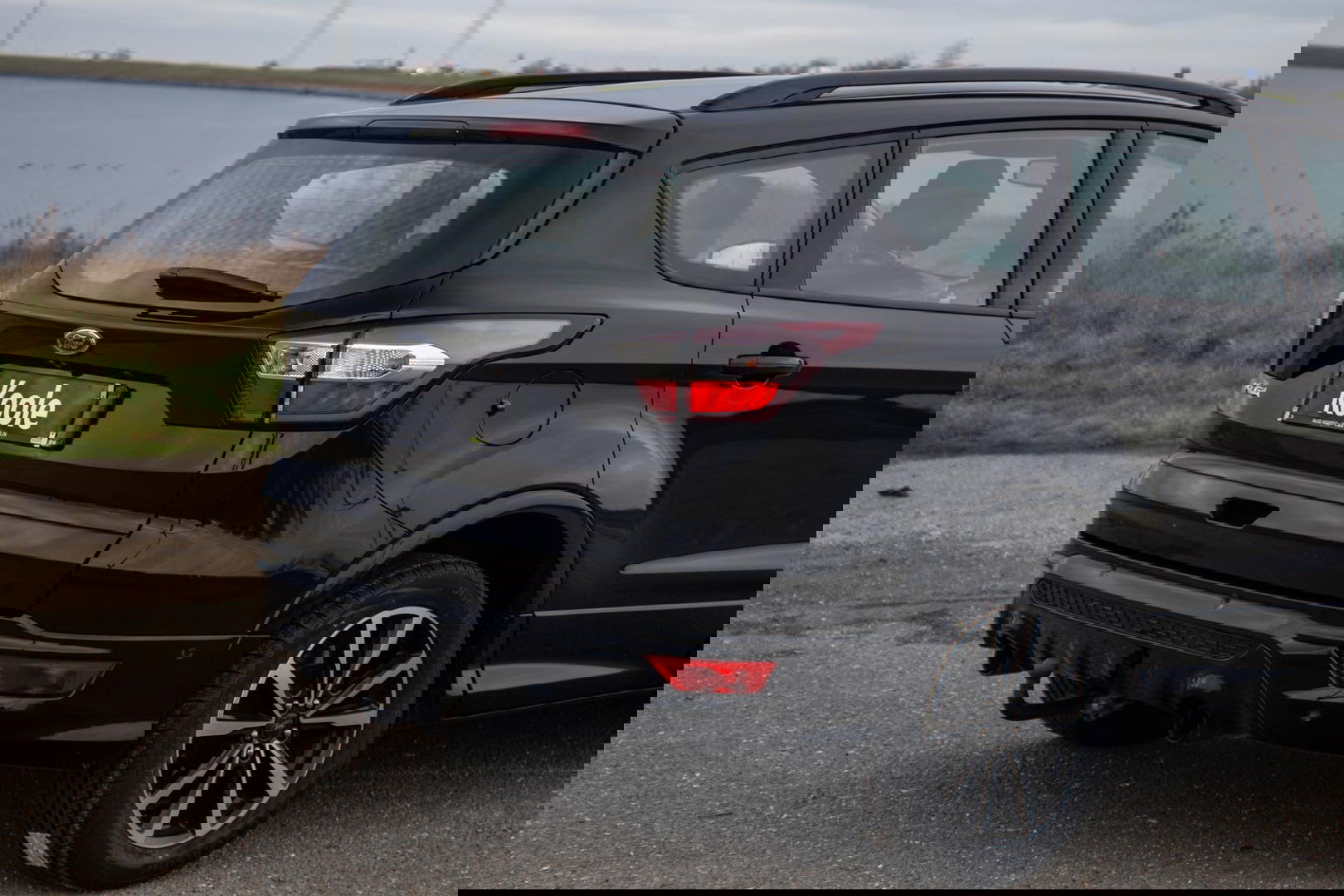 Ford Kuga 1.5 EcoBoost ST Line CAMERA / CARPLAY / TREKHAAK / 2000 KG / STOEVERWRMING / 150 PK