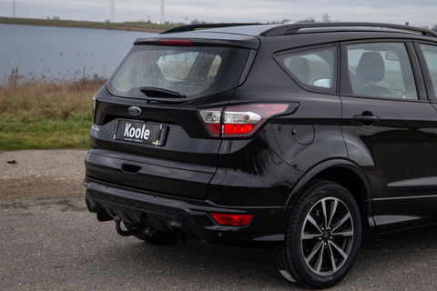 Ford Kuga 1.5 EcoBoost ST Line CAMERA / CARPLAY / TREKHAAK / 2000 KG / STOEVERWRMING / 150 PK