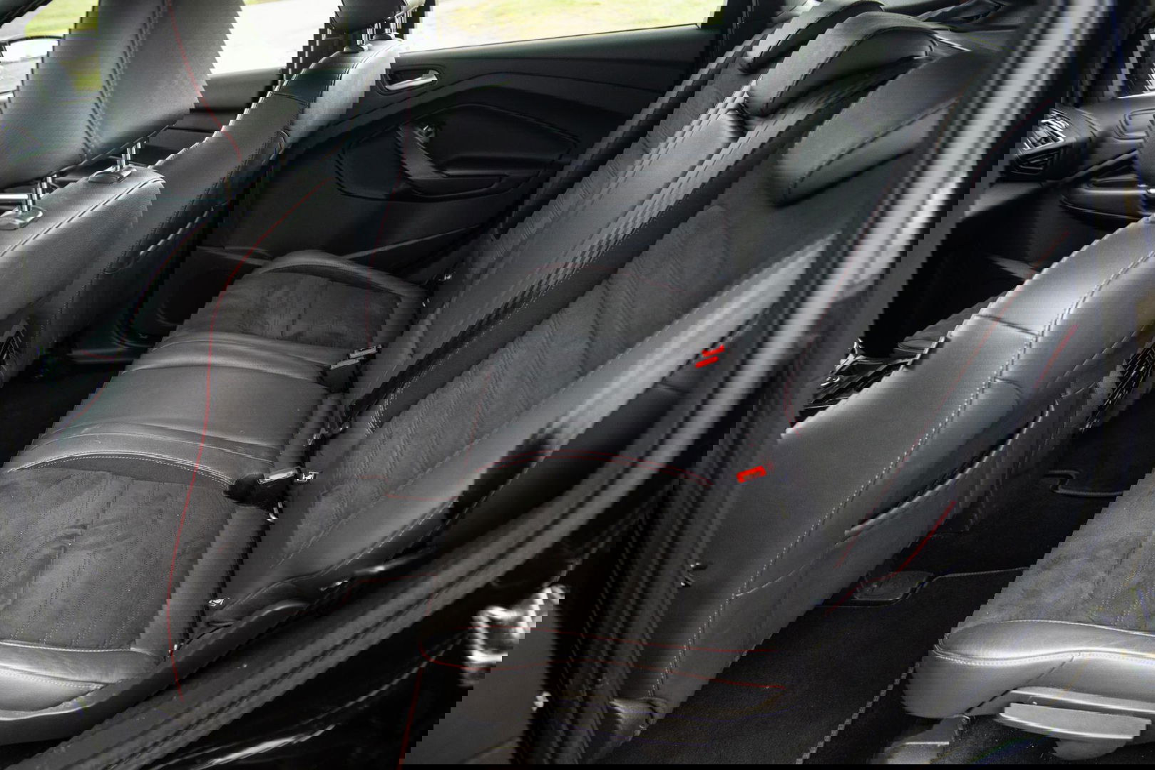 Ford Kuga 1.5 EcoBoost ST Line CAMERA / CARPLAY / TREKHAAK / 2000 KG / STOEVERWRMING / 150 PK