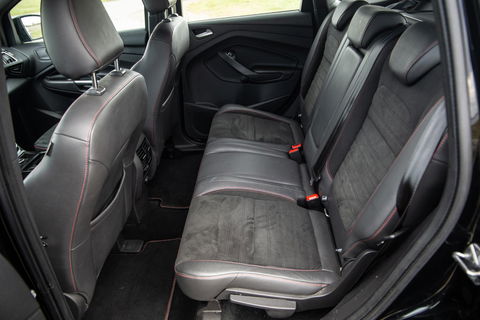 Ford Kuga 1.5 EcoBoost ST Line CAMERA / CARPLAY / TREKHAAK / 2000 KG / STOEVERWRMING / 150 PK