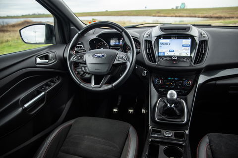 Ford Kuga 1.5 EcoBoost ST Line CAMERA / CARPLAY / TREKHAAK / 2000 KG / STOEVERWRMING / 150 PK