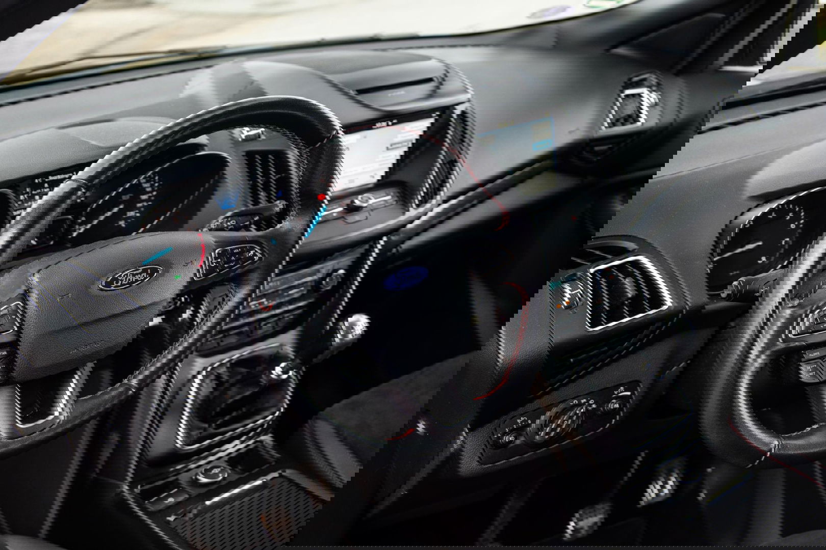 Ford Kuga 1.5 EcoBoost ST Line CAMERA / CARPLAY / TREKHAAK / 2000 KG / STOEVERWRMING / 150 PK