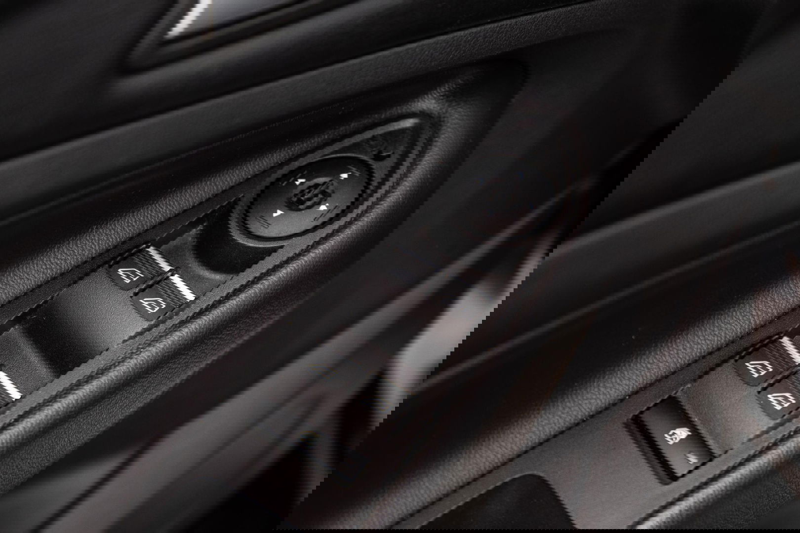 Ford Kuga 1.5 EcoBoost ST Line CAMERA / CARPLAY / TREKHAAK / 2000 KG / STOEVERWRMING / 150 PK