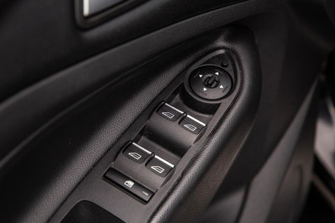 Ford Kuga 1.5 EcoBoost ST Line CAMERA / CARPLAY / TREKHAAK / 2000 KG / STOEVERWRMING / 150 PK