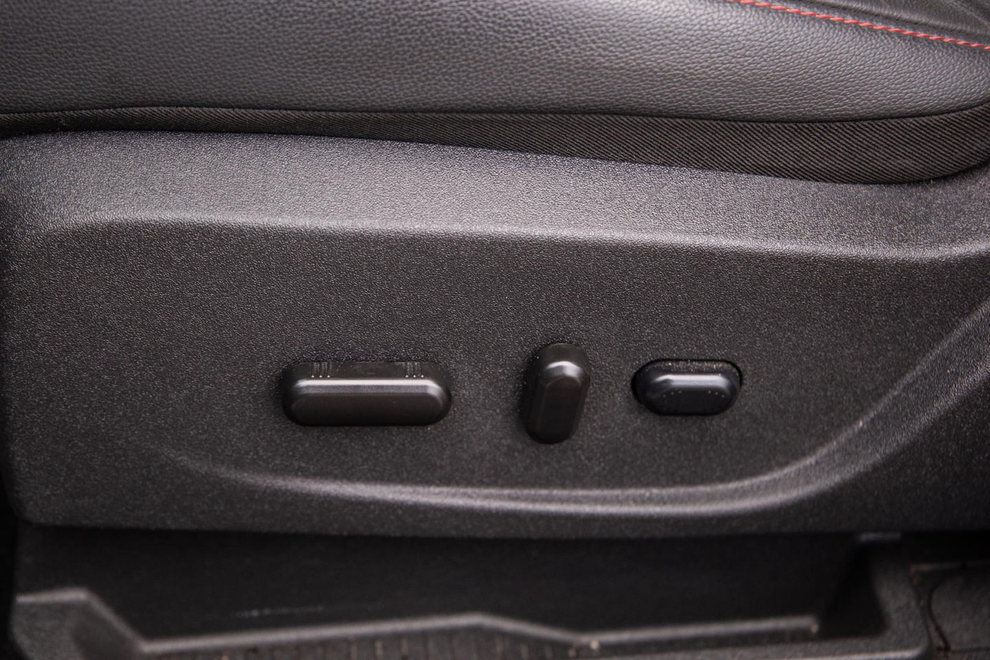 Ford Kuga 1.5 EcoBoost ST Line CAMERA / CARPLAY / TREKHAAK / 2000 KG / STOEVERWRMING / 150 PK