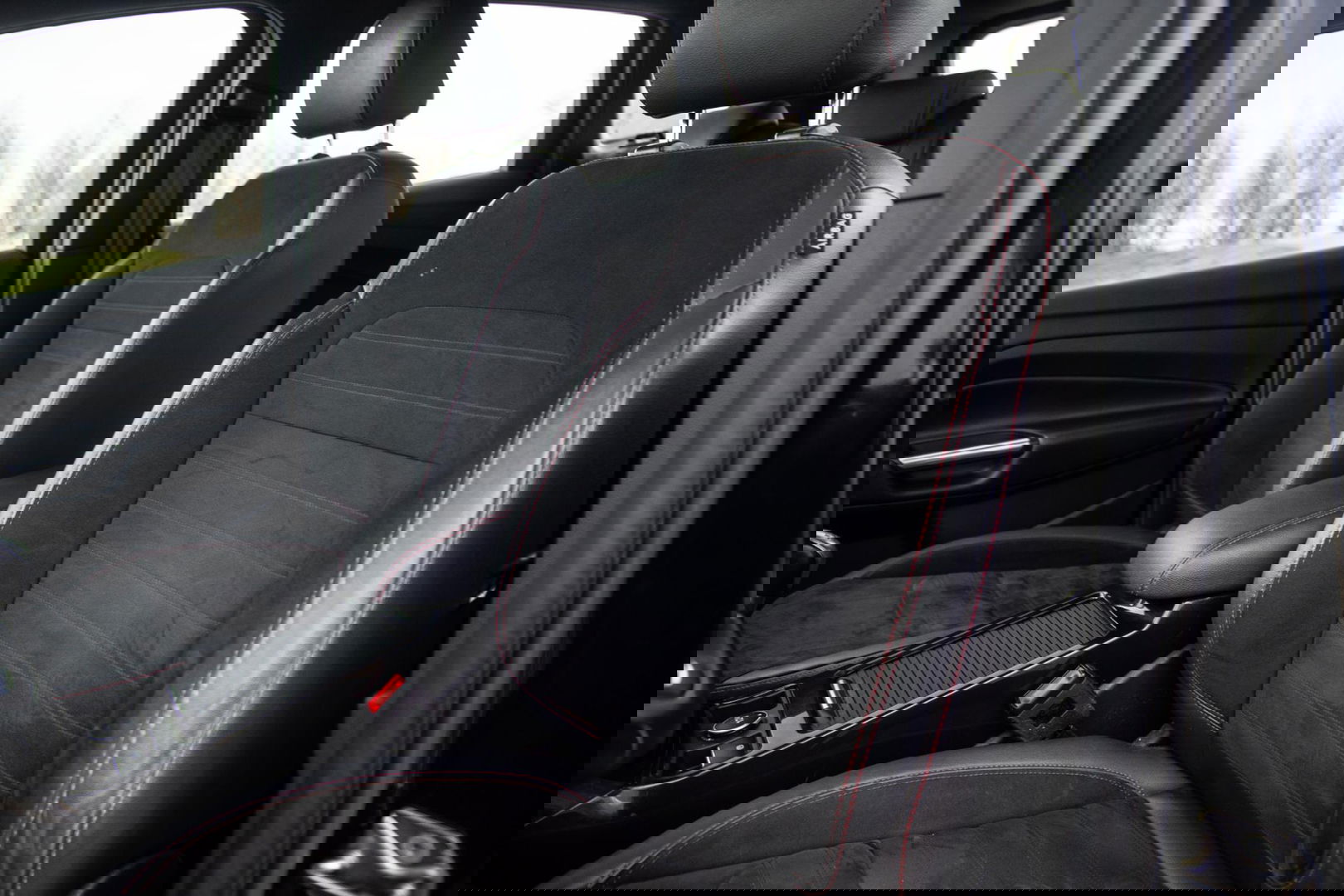 Ford Kuga 1.5 EcoBoost ST Line CAMERA / CARPLAY / TREKHAAK / 2000 KG / STOEVERWRMING / 150 PK