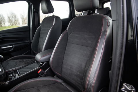 Ford Kuga 1.5 EcoBoost ST Line CAMERA / CARPLAY / TREKHAAK / 2000 KG / STOEVERWRMING / 150 PK