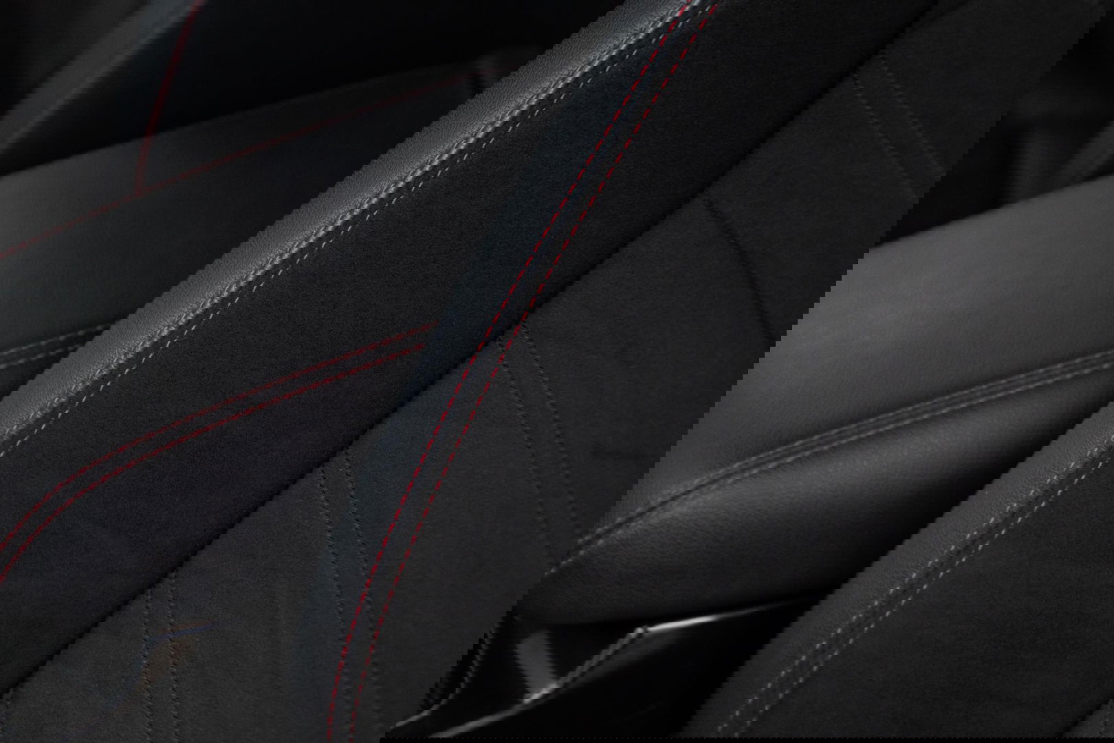 Ford Kuga 1.5 EcoBoost ST Line CAMERA / CARPLAY / TREKHAAK / 2000 KG / STOEVERWRMING / 150 PK