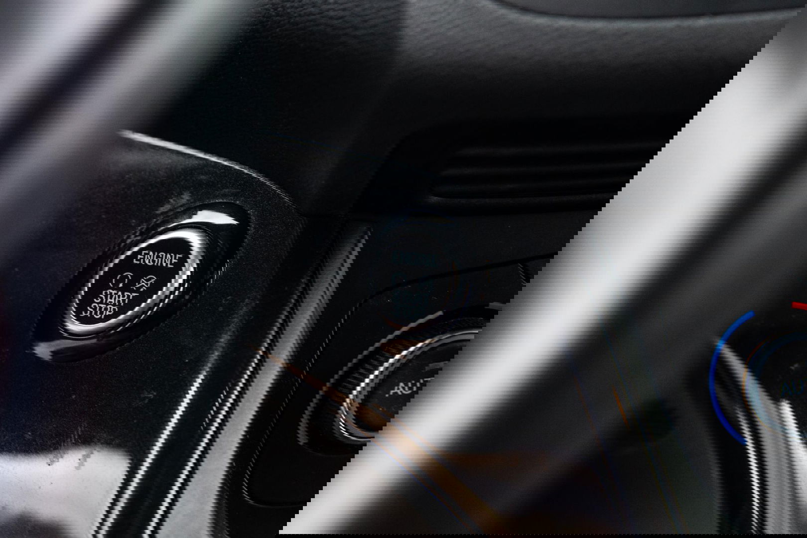 Ford Kuga 1.5 EcoBoost ST Line CAMERA / CARPLAY / TREKHAAK / 2000 KG / STOEVERWRMING / 150 PK