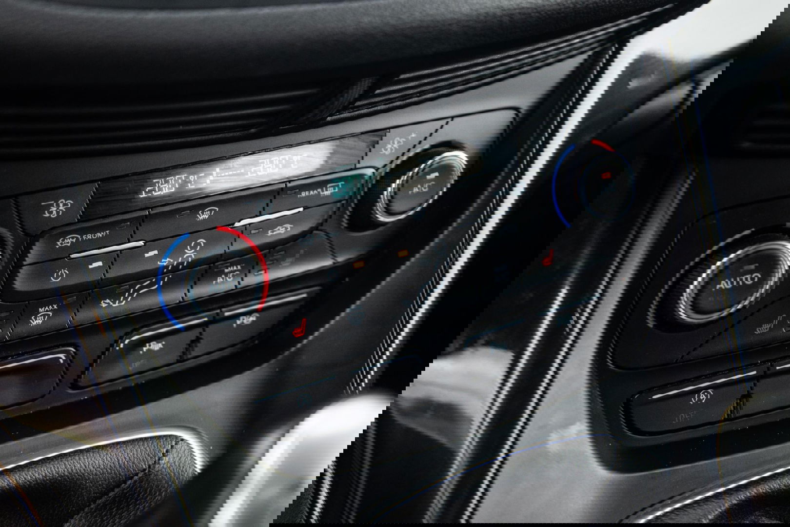 Ford Kuga 1.5 EcoBoost ST Line CAMERA / CARPLAY / TREKHAAK / 2000 KG / STOEVERWRMING / 150 PK