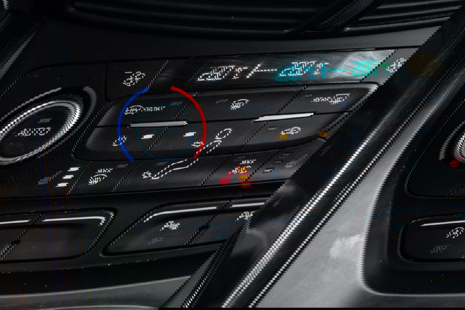 Ford Kuga 1.5 EcoBoost ST Line CAMERA / CARPLAY / TREKHAAK / 2000 KG / STOEVERWRMING / 150 PK