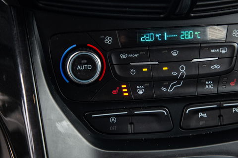 Ford Kuga 1.5 EcoBoost ST Line CAMERA / CARPLAY / TREKHAAK / 2000 KG / STOEVERWRMING / 150 PK