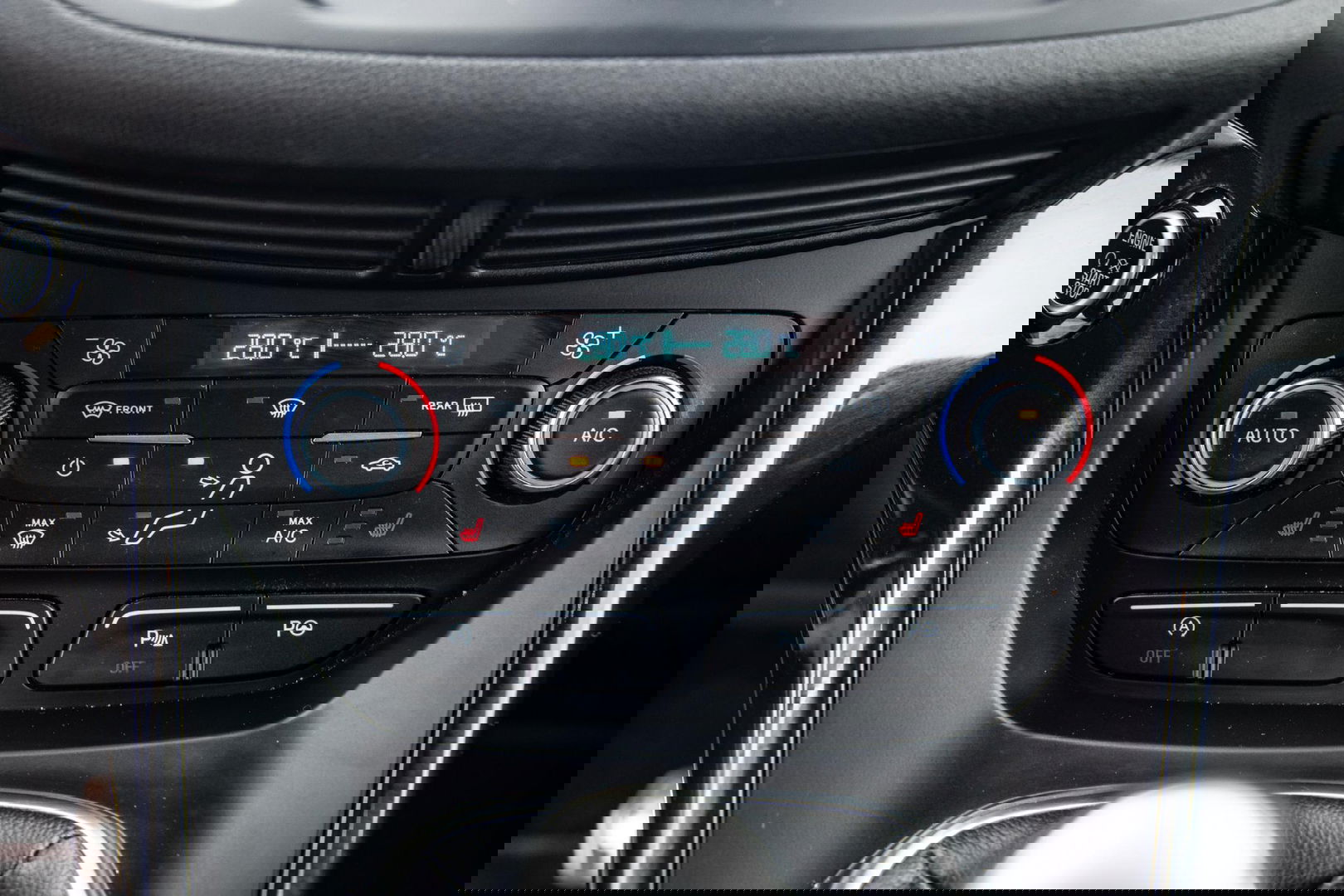 Ford Kuga 1.5 EcoBoost ST Line CAMERA / CARPLAY / TREKHAAK / 2000 KG / STOEVERWRMING / 150 PK