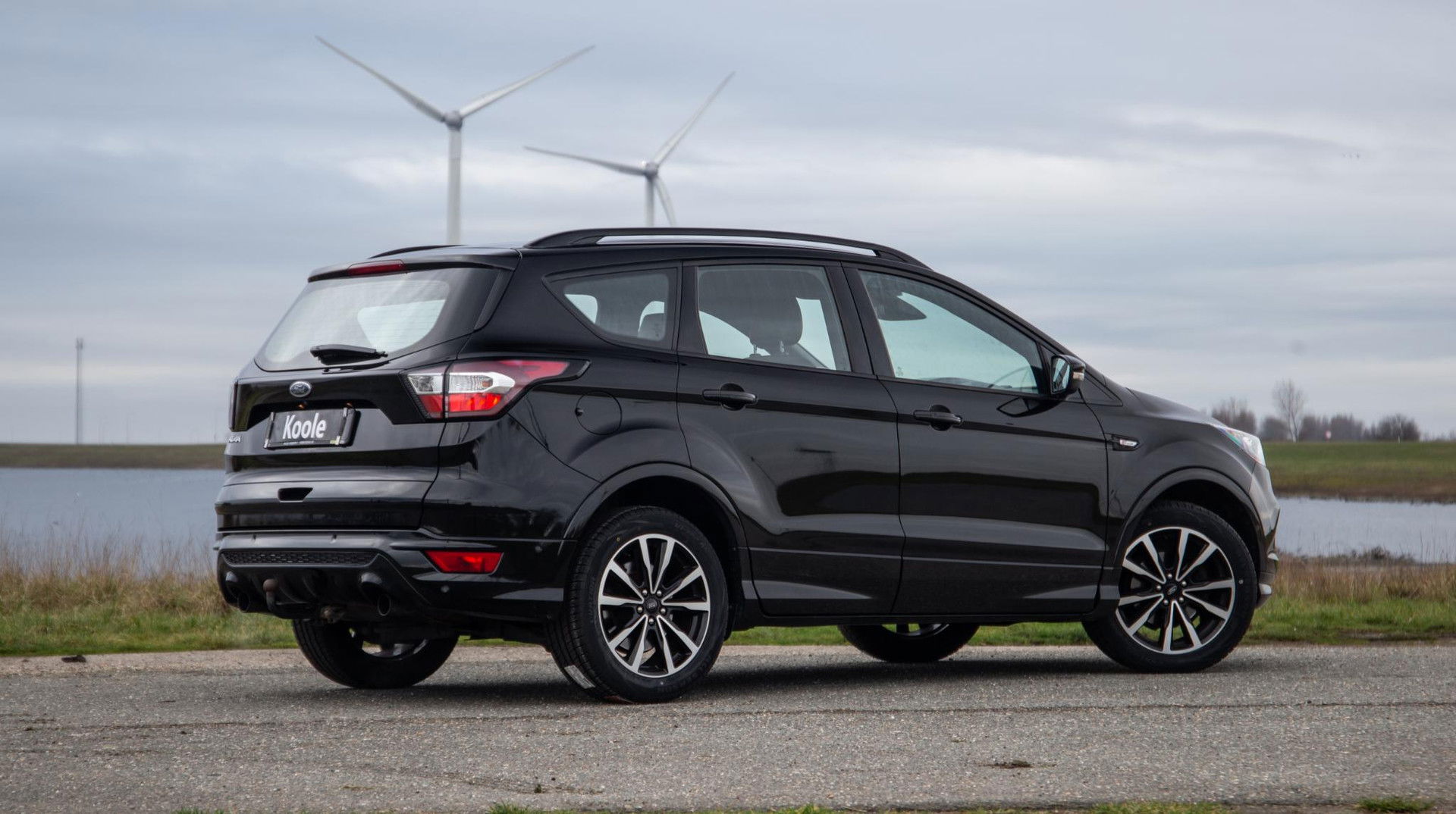 Ford Kuga 1.5 EcoBoost ST Line CAMERA / CARPLAY / TREKHAAK / 2000 KG / STOEVERWRMING / 150 PK