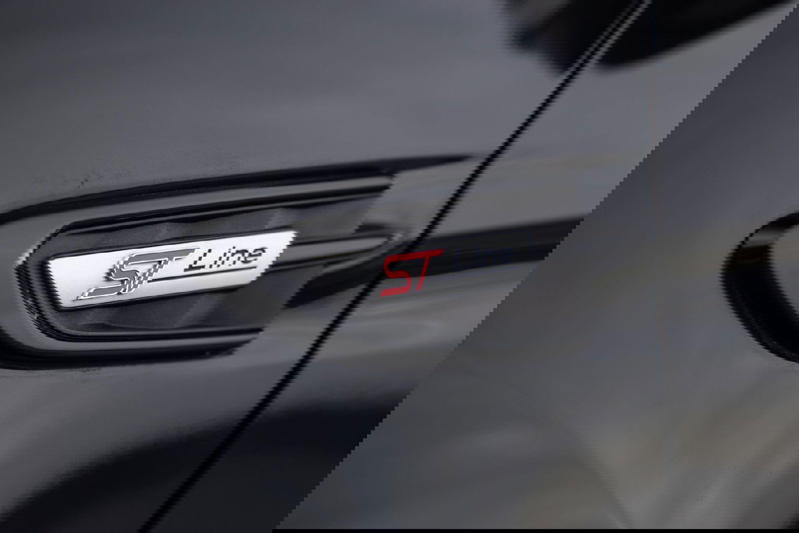 Ford Kuga 1.5 EcoBoost ST Line CAMERA / CARPLAY / TREKHAAK / 2000 KG / STOEVERWRMING / 150 PK