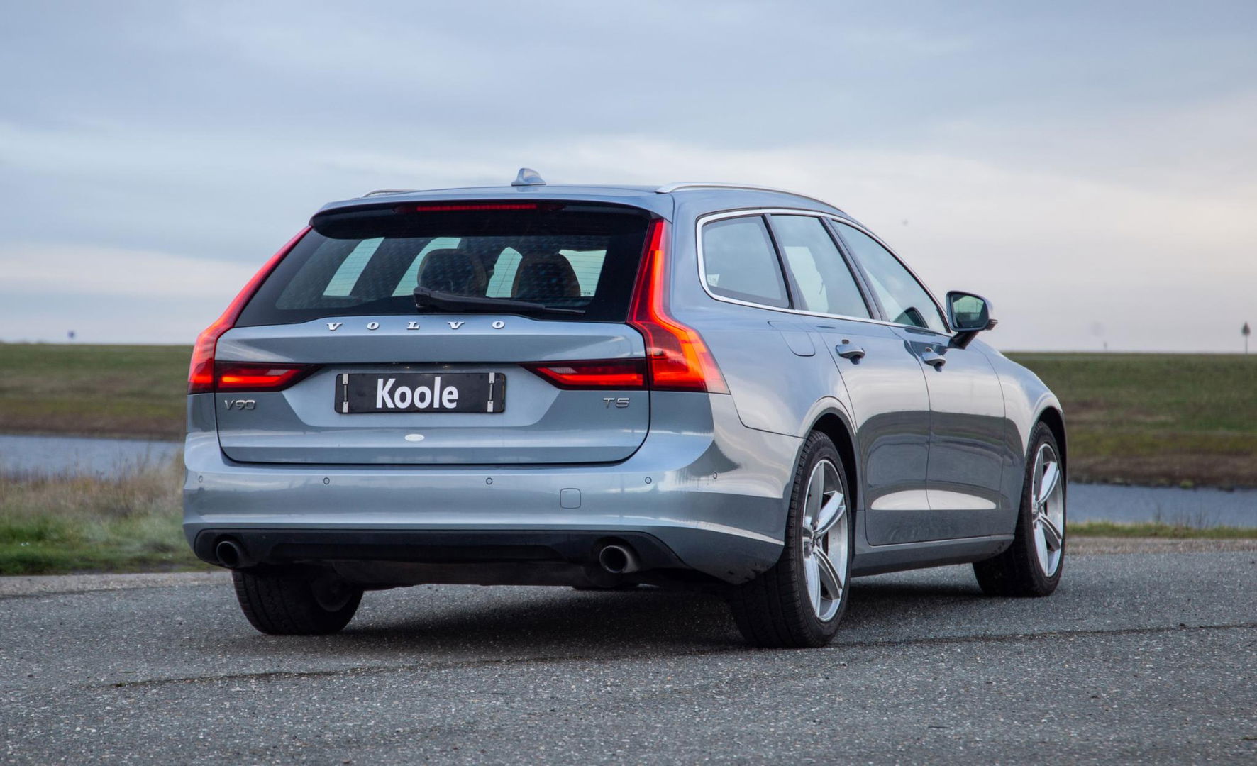 Volvo V90 2.0 T5 Momentum LEER / CARPLAY / ADAPTIVE CRUISE  / STOELVERWAMING / NAVI